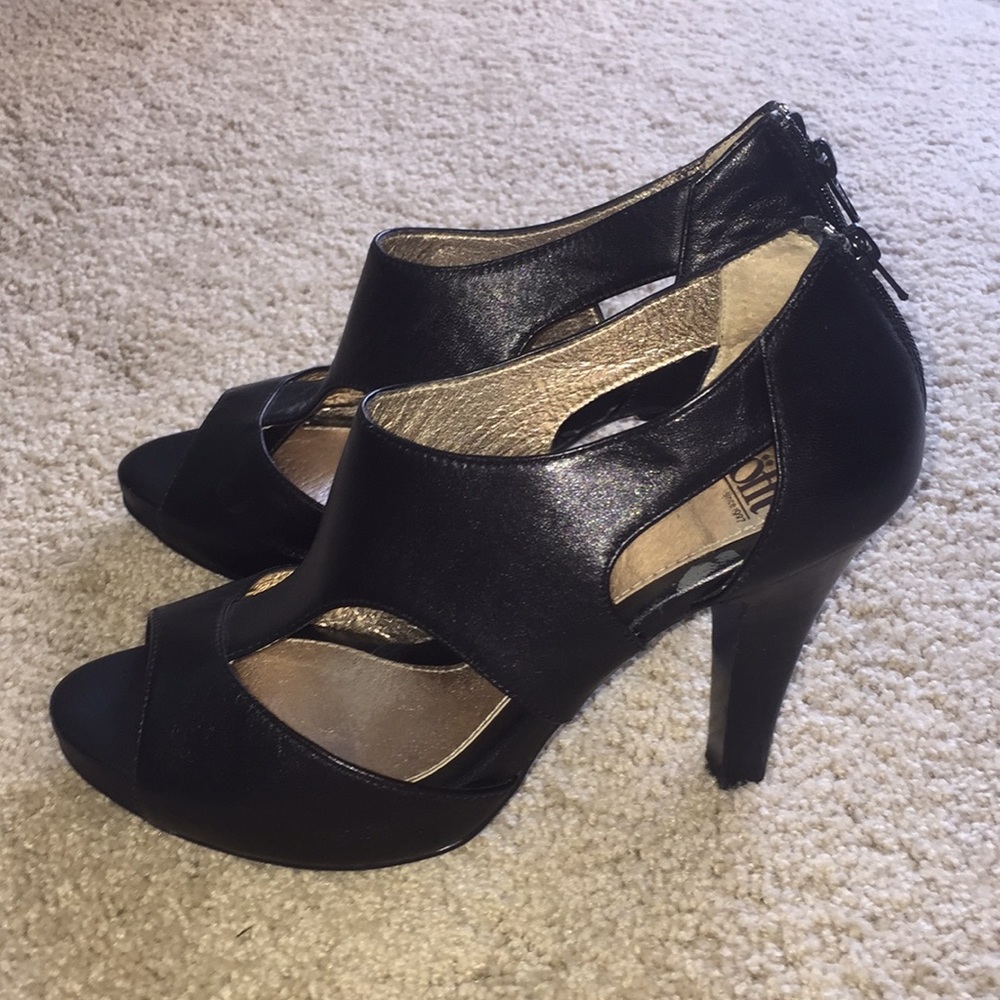 Sofft leather pumps!